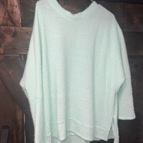 over sized pink lily sweater. never worn, perfect condition. mint green - Picture 3 of 3